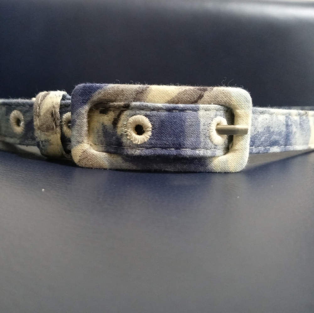 Tie dye blue skinny belt